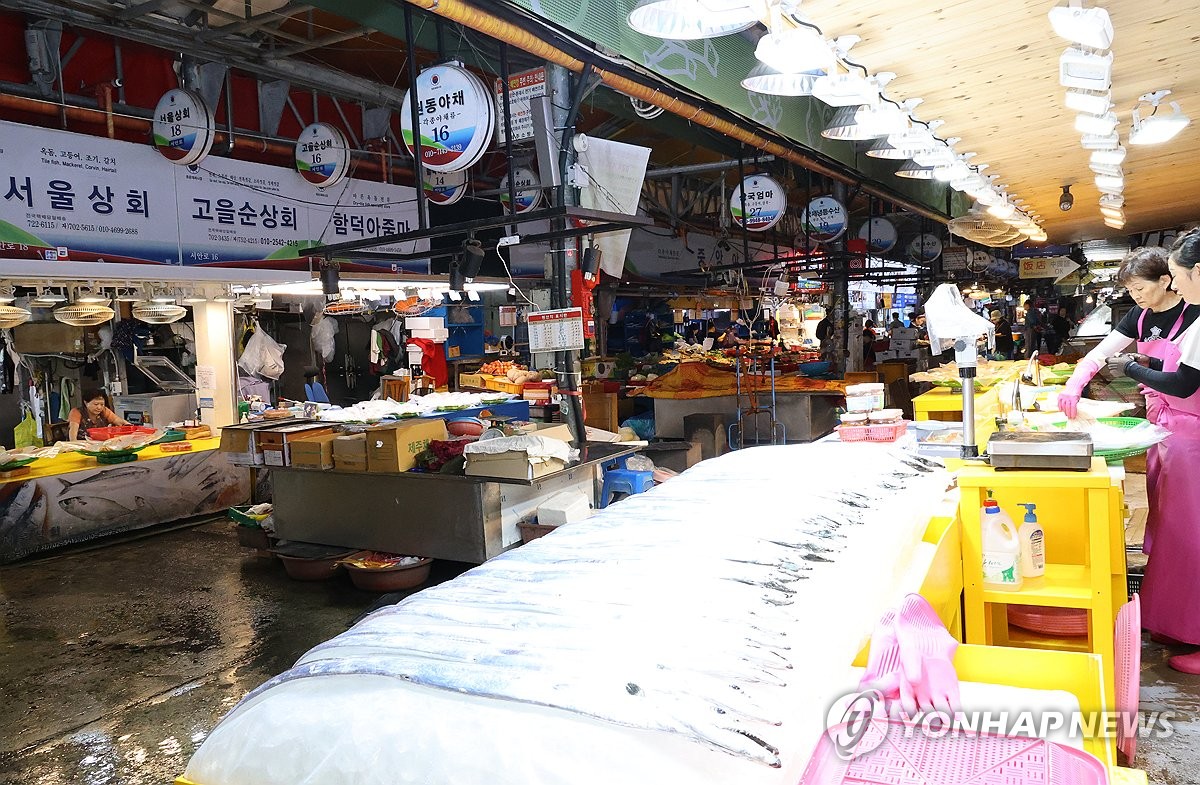 한산한 제주동문수산시장