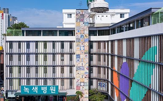 강제 추행 임옥상 작품 어쩌나…곳곳서 고심