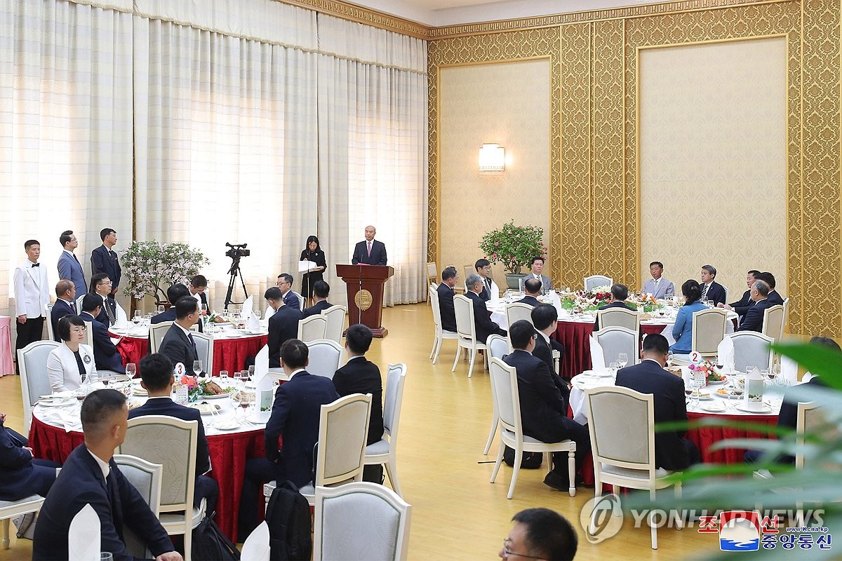 북, 9·9절에 중국 대표단 환영 연회…러시아 협주단은 축하공연