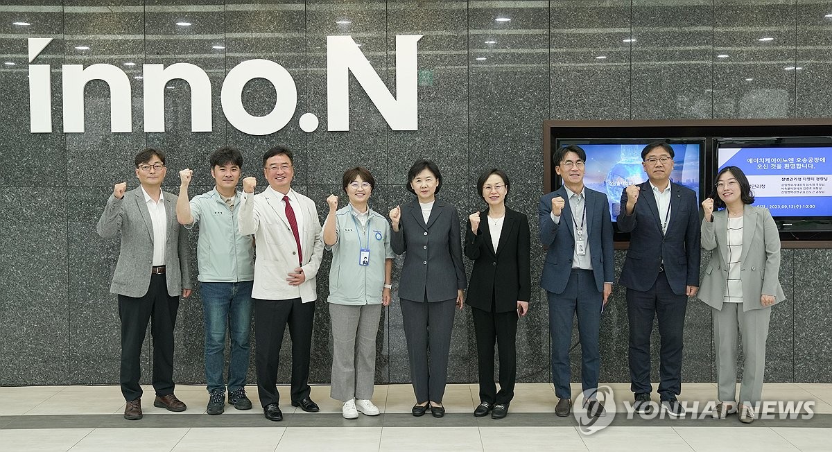 지영미 청장, 신종·재출현 감염병 대비 국가비축물자 보관 시설 방문