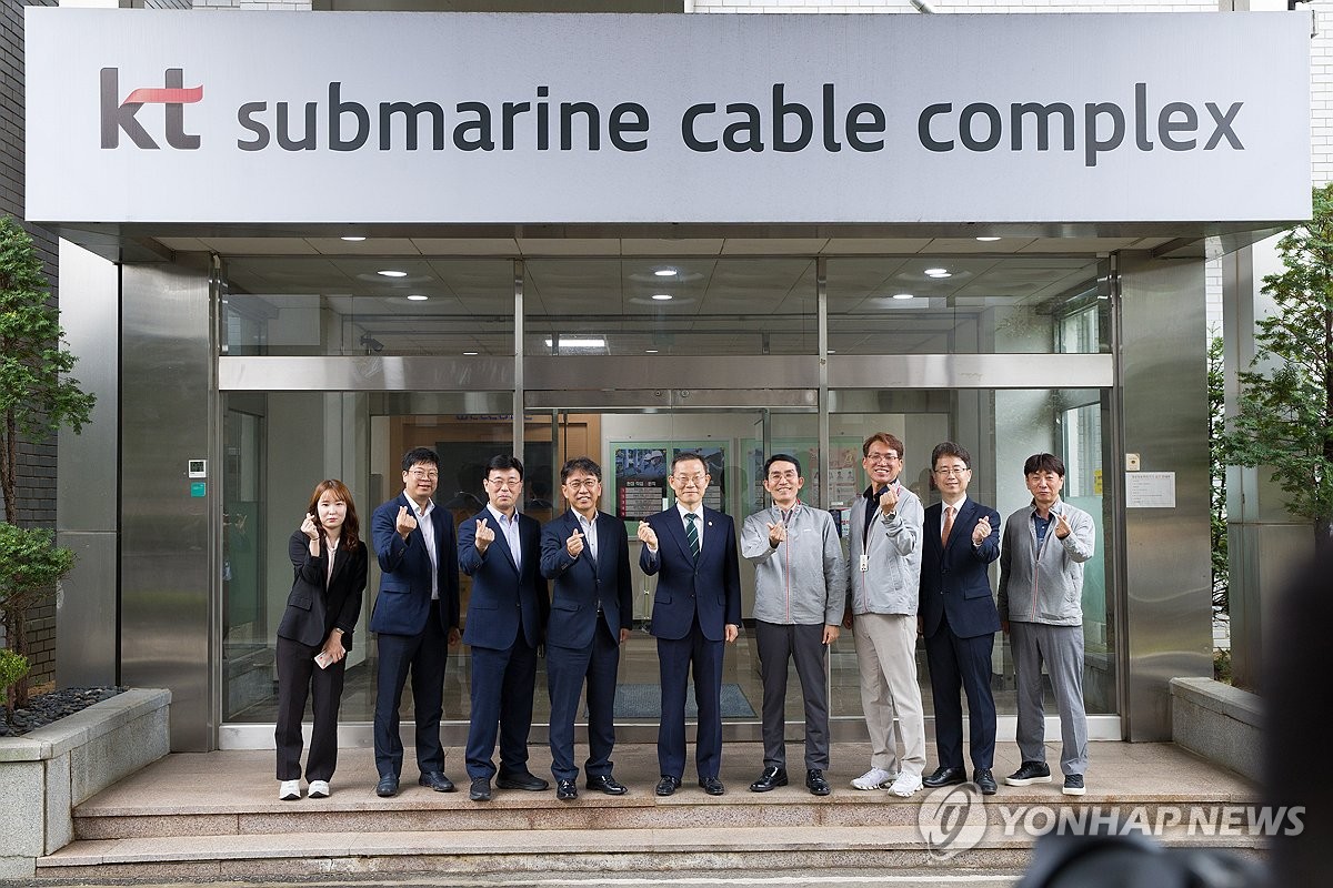 이종호 장관, KT 부산국제통신센터 방문