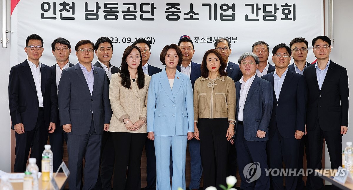 이영 중소벤처기업부 장관, 남동공단 중소기업 간담회