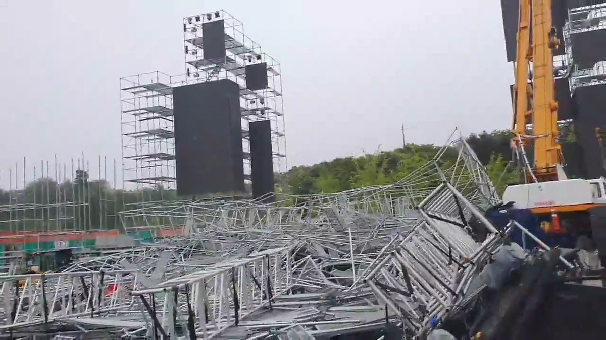 [2보] 하남 미사경정공원서 무대 구조물 쓰러져…5명 부상 추정