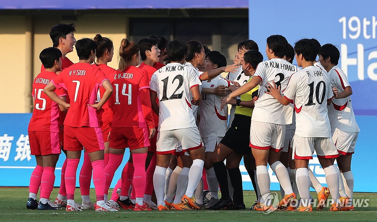 여자 남북 축구, 거친 몸싸움