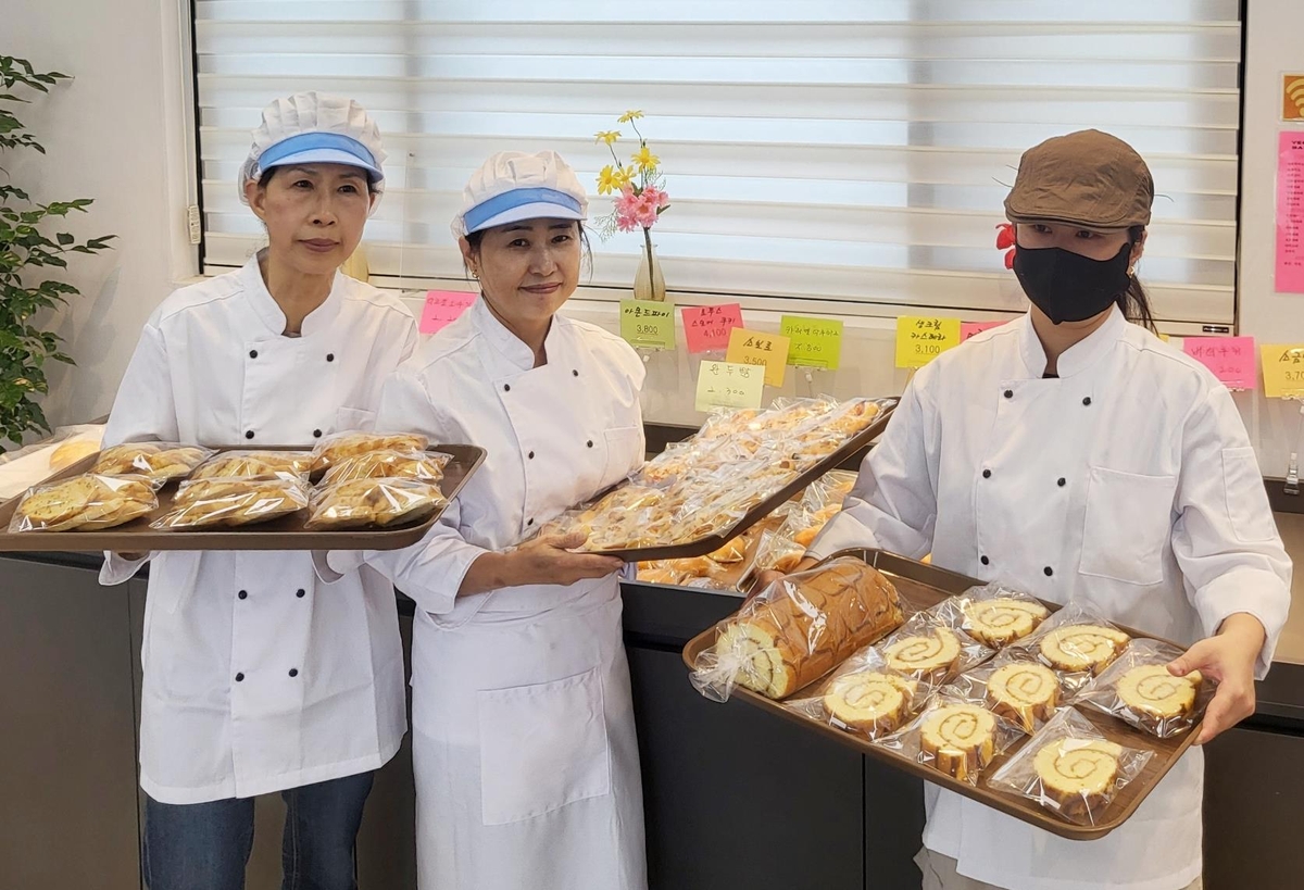 꽃게마을 연평도에 첫 빵집 생겼다…빵 굽는 냄새 향긋