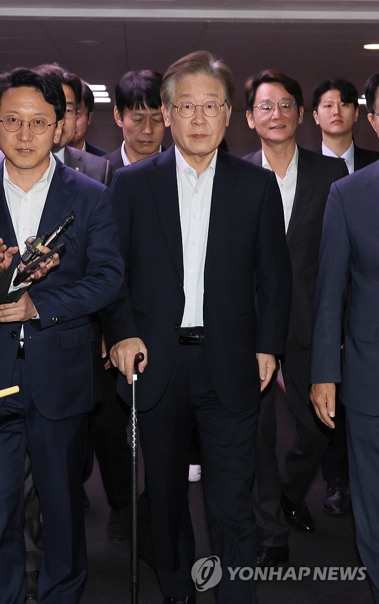 이재명 대표, 국회 도착