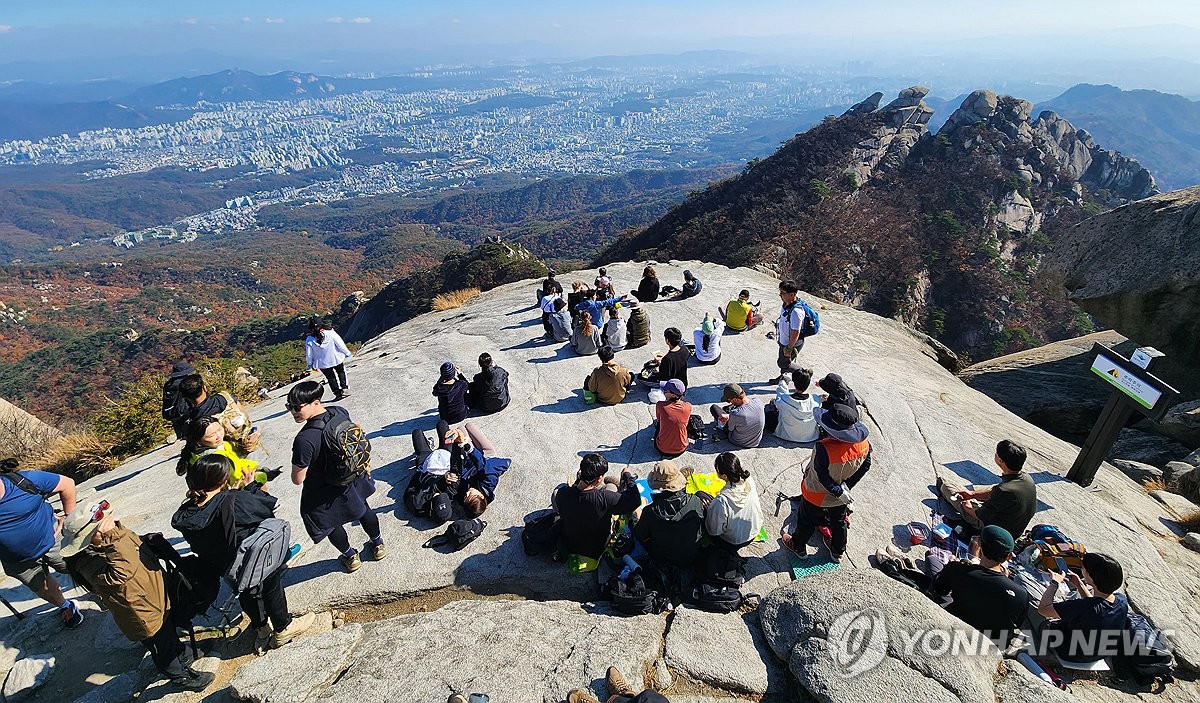 이제는 가을... 단풍객으로 붐비는 북한산