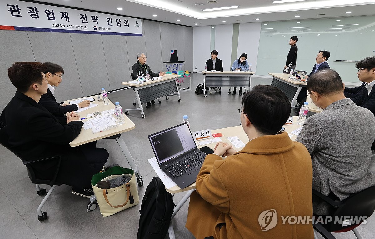 관광업계 종사자 만난 유인촌 장관
