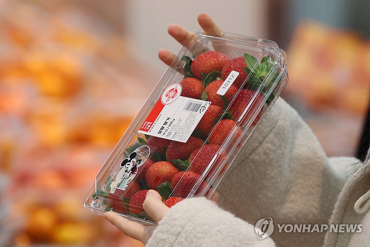 제철과일 딸기·귤 가격 상승했다