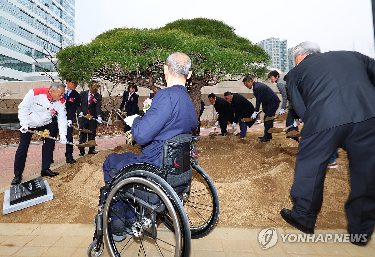 올림픽회관 재개관 기념식수