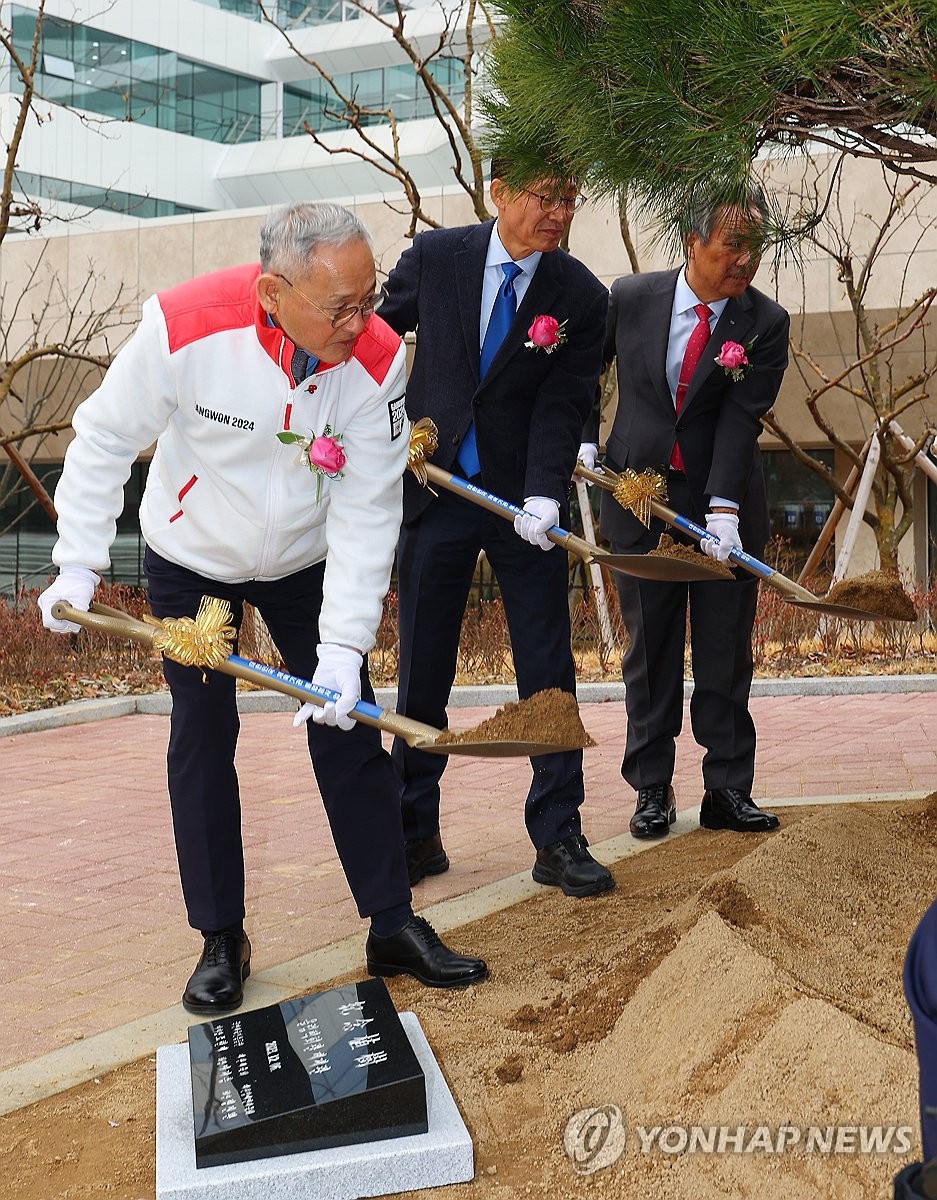올림픽회관 재개관 기념식수