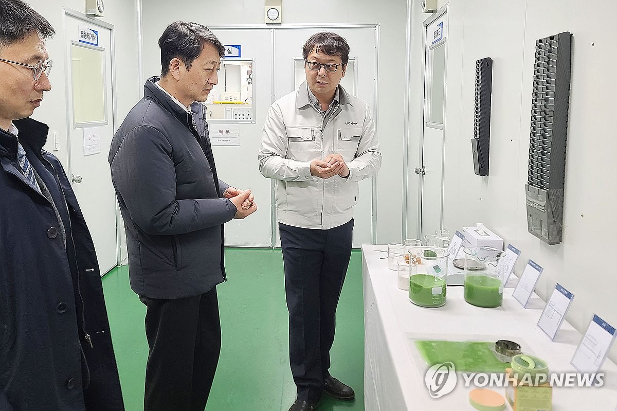 안덕근 통상교섭본부장, 수출·제조업체인 제이티 현장 방문