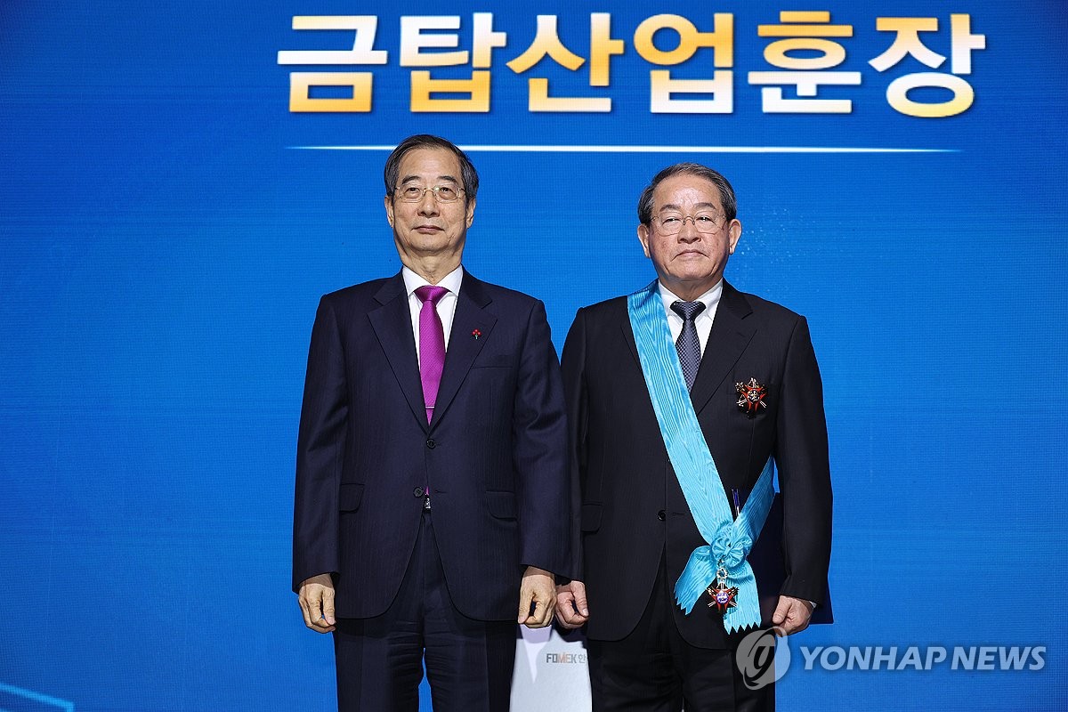 금탑산업훈장에 (주)신영 강호갑 회장