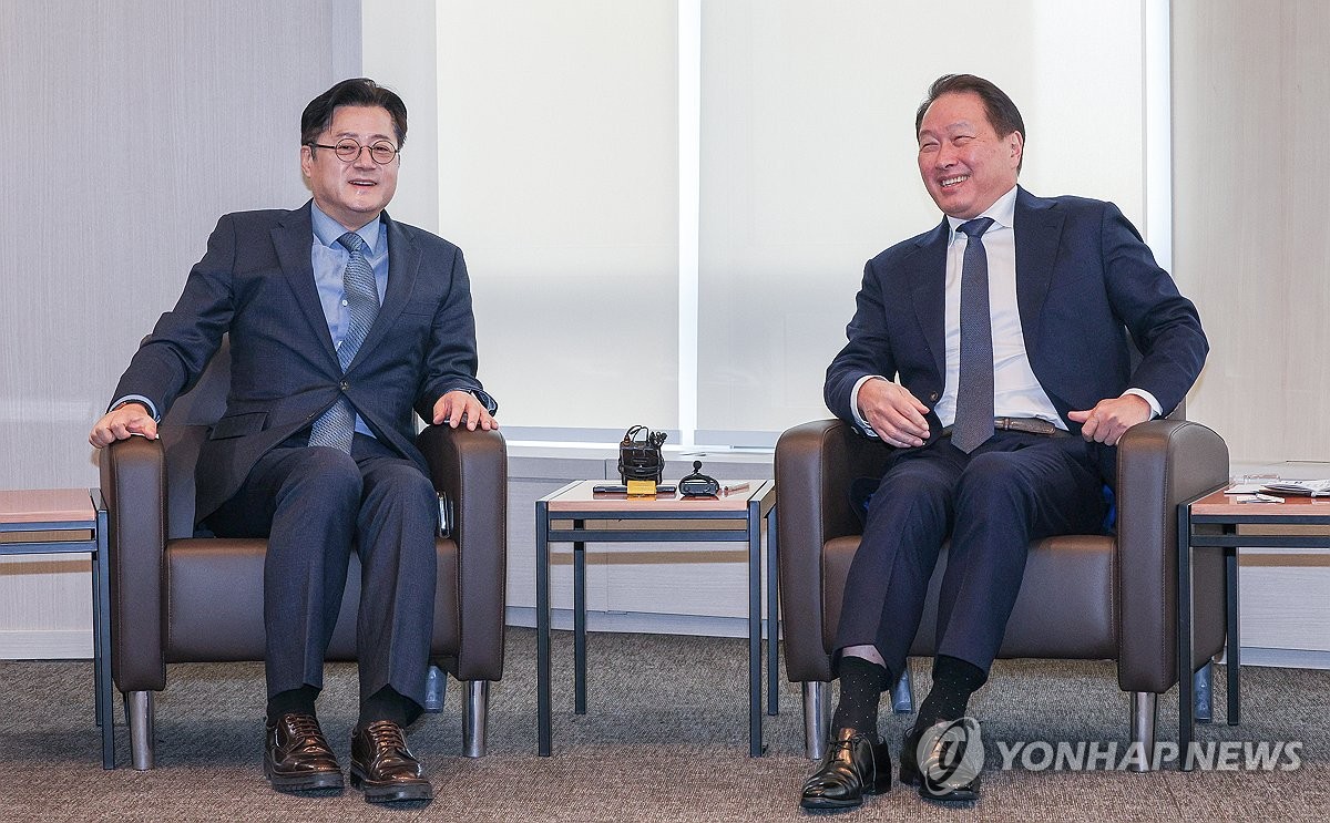 최태원 회장 면담하는 홍익표 원내대표