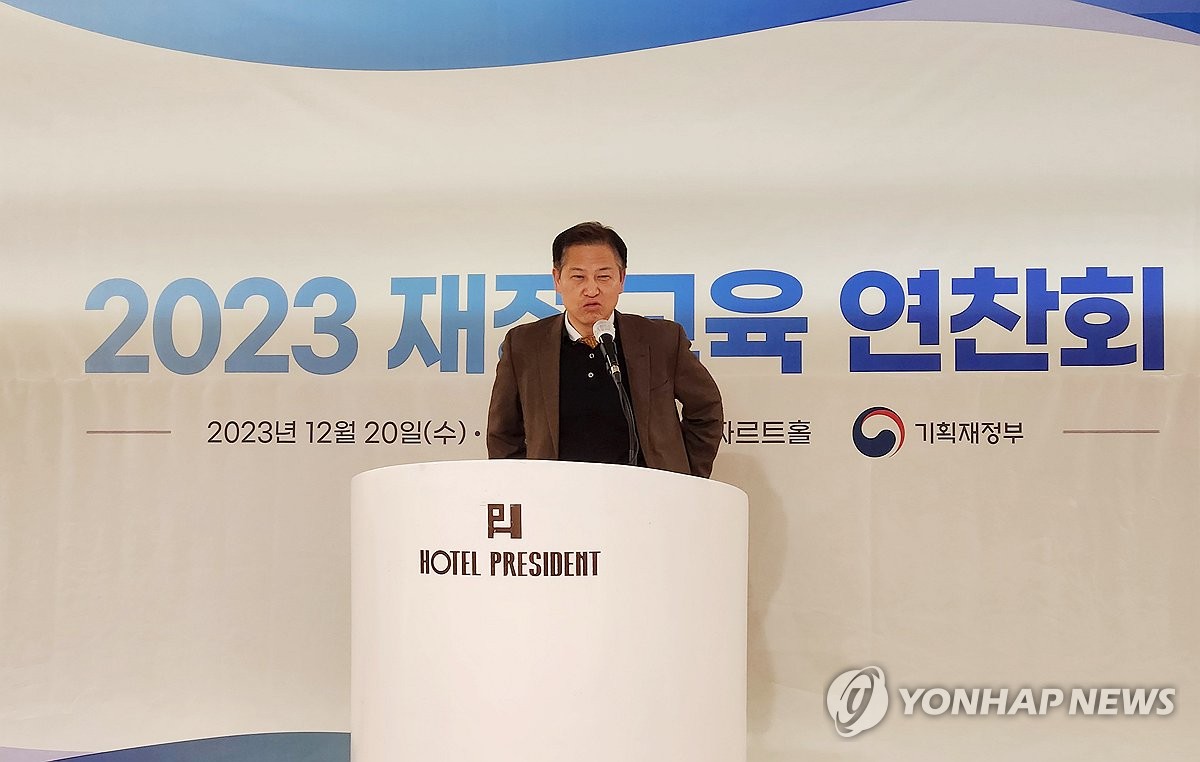 환영사 하는 선우정택 재정정책국장