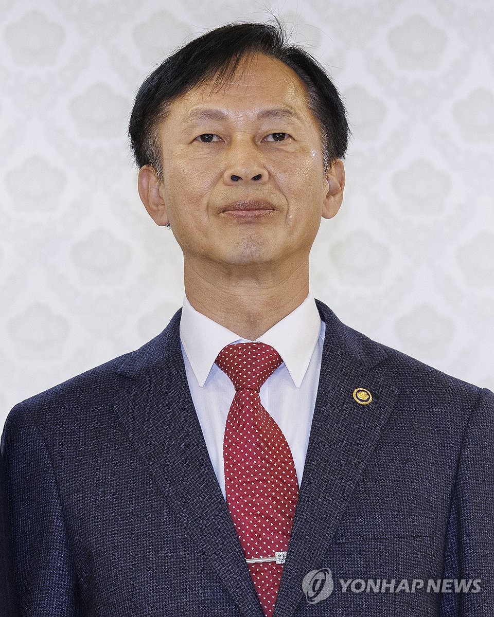 임명장 받은 송명달 해수부 차관