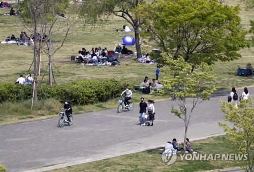 골프카트 아니고요…한강공원 오가는 무료 전동차입니다