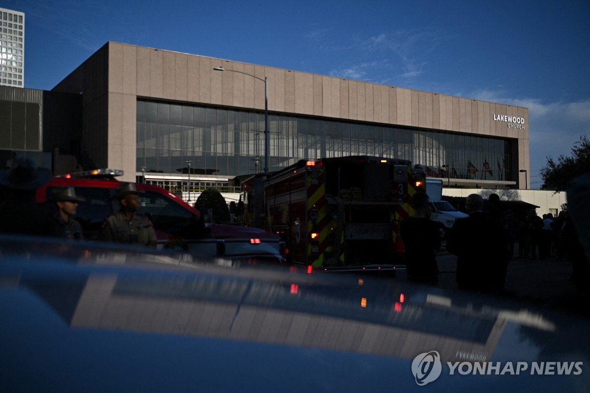 美교회 총격범총기에 팔레스타인 문구…총상아이는 범인아들