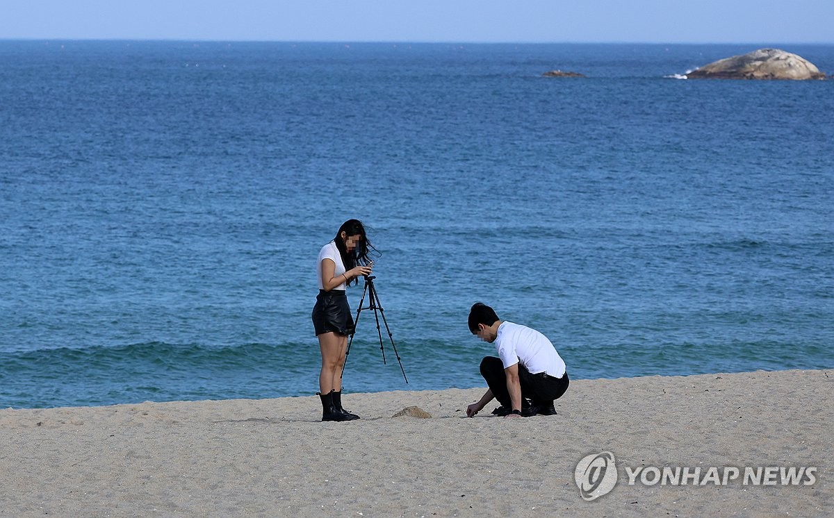 영상 20도 경포해변의 봄 풍경