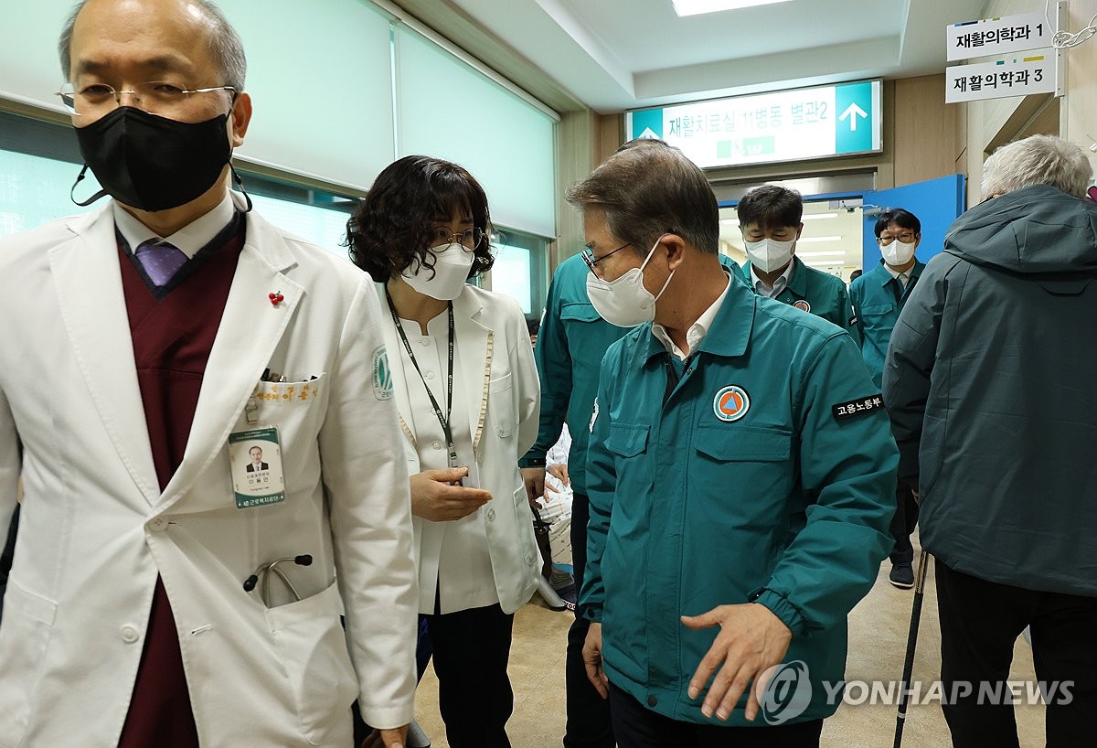 근로복지공단 대전병원 찾은 이정식 장관