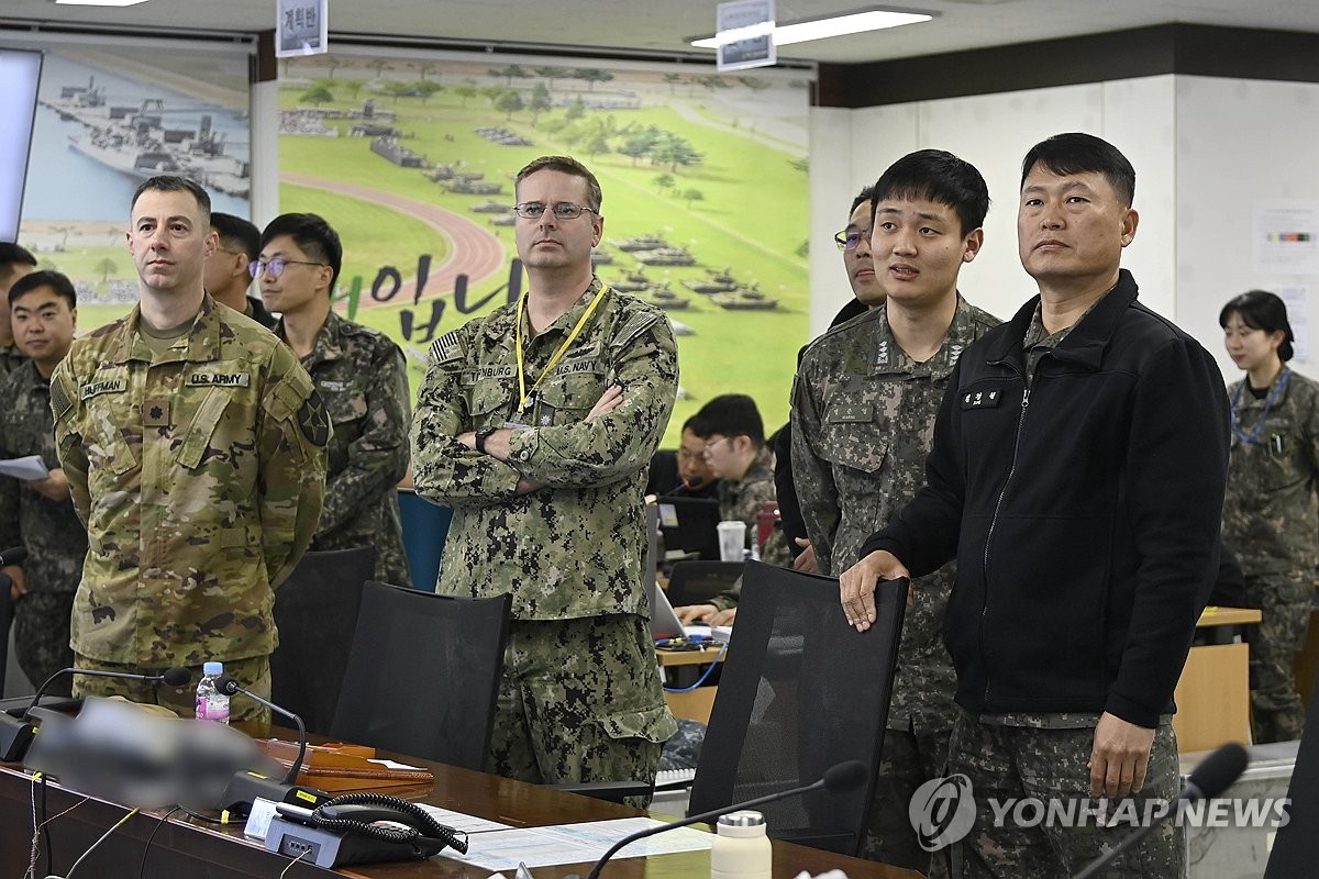 해군2함대-미2사단 아파치 공격헬기 전개훈련 실시