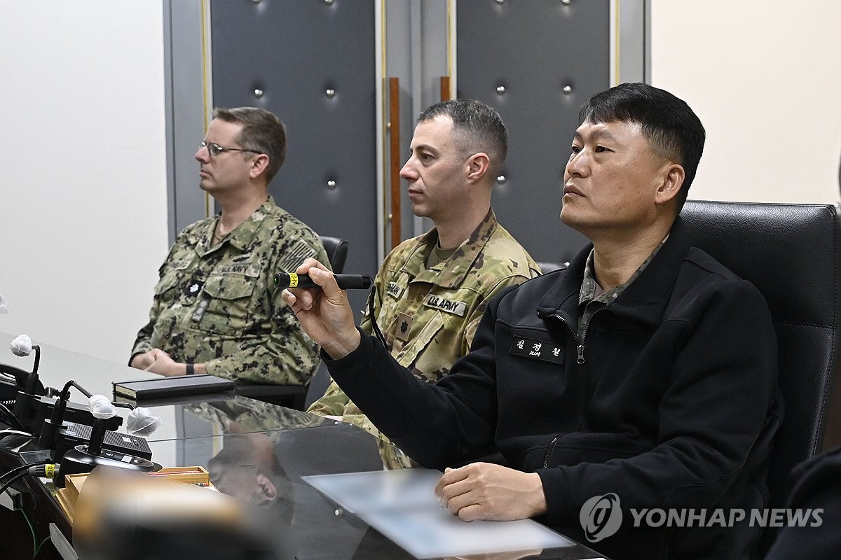 해군2함대-미2사단 아파치 공격헬기 전개훈련 실시