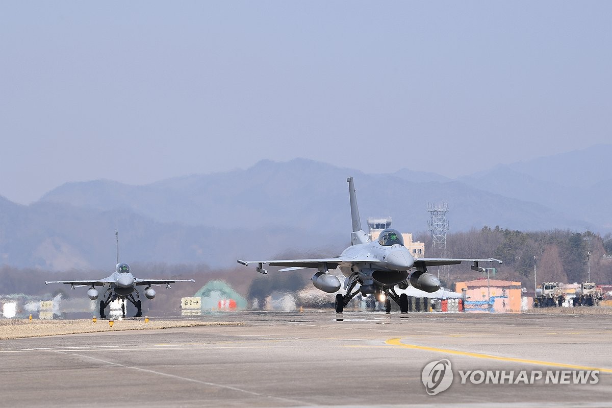 지상 활주하는 공군 제19전투비행단 KF-16 전투기