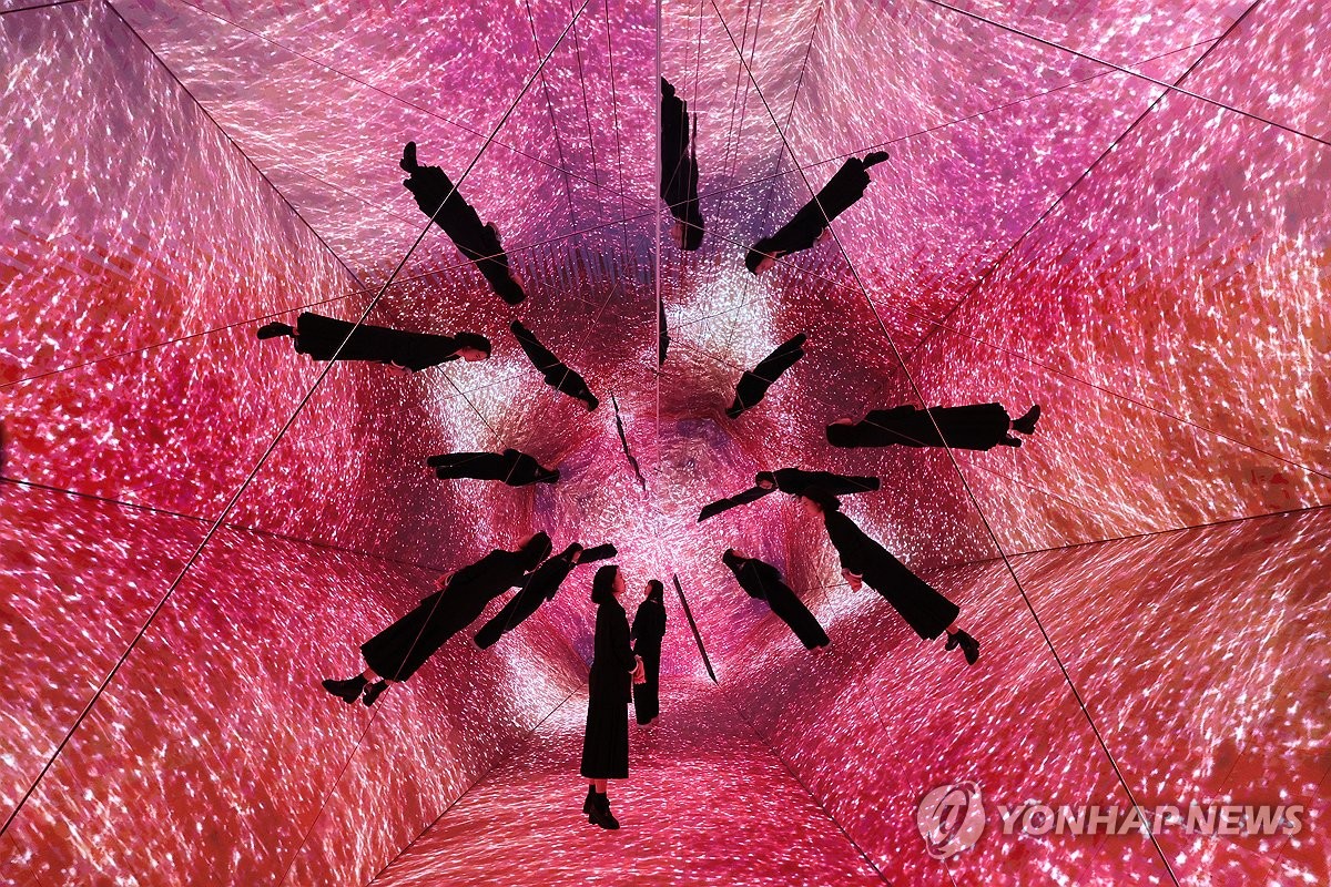 화려한 미디어아트의 세계로