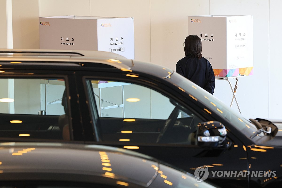 자동차 대리점이 총선 투표소로