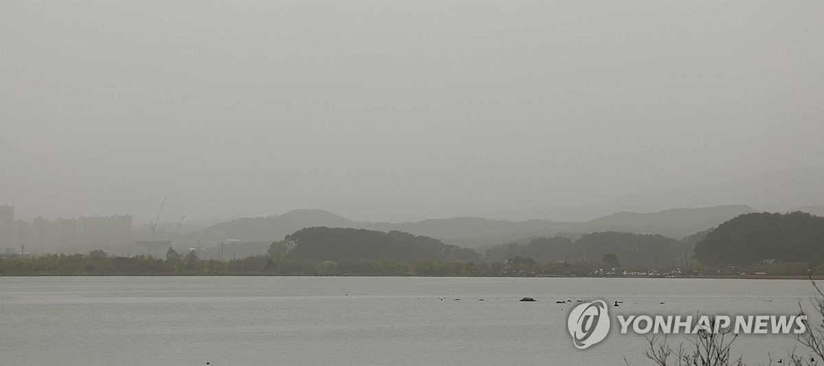 미세먼지에 사라진 백두대간