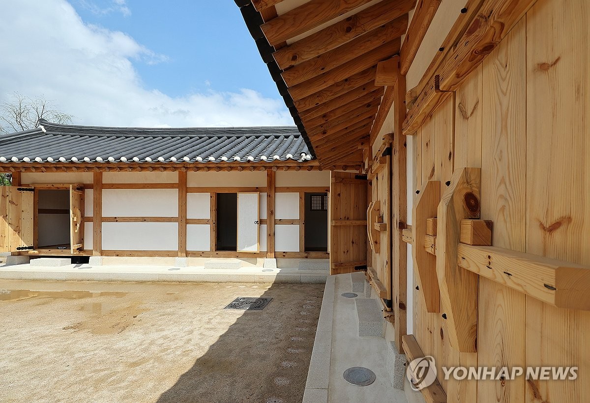 복원 마친 화성행궁 별주