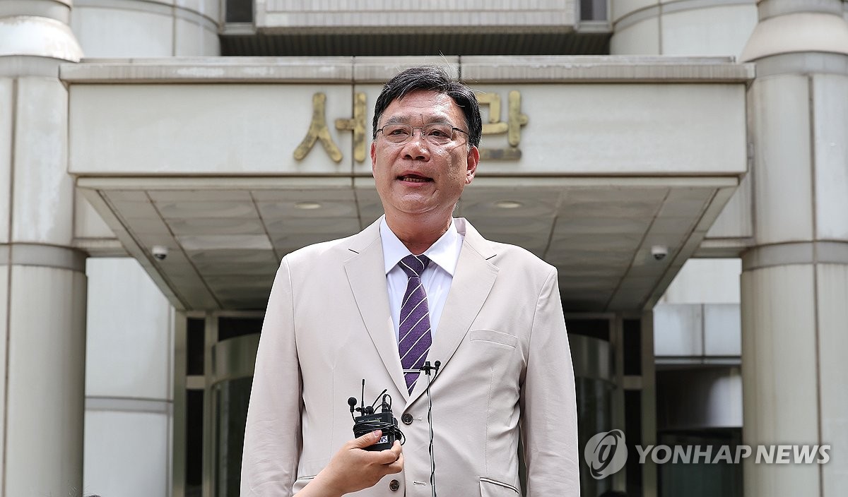 의대생들 증원은 계약위반 입장 밝히는 이병철 변호사