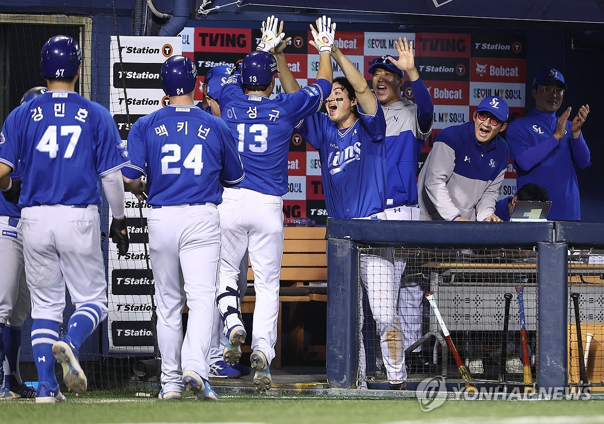 '이성규 홈런' 삼성 주자들 우르르