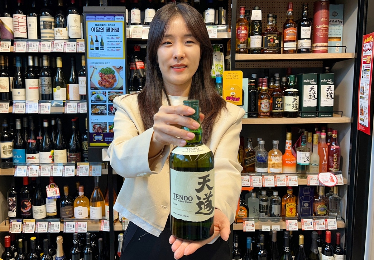 이마트24, 태국 위스키 텐도 판매…자스민쌀 오크통서 숙성