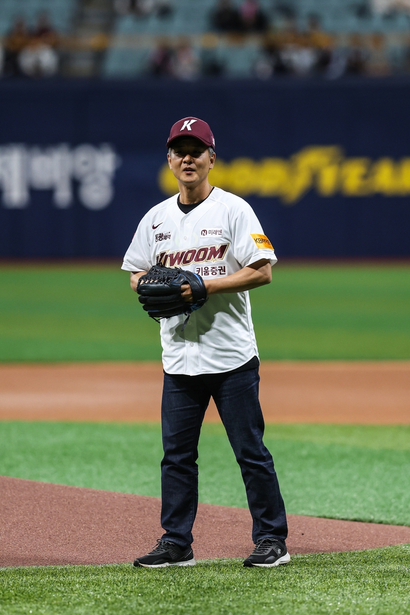 [게시판] SOOP 정찬용 대표, 스트리머 지피티와 프로야구 시구·시타