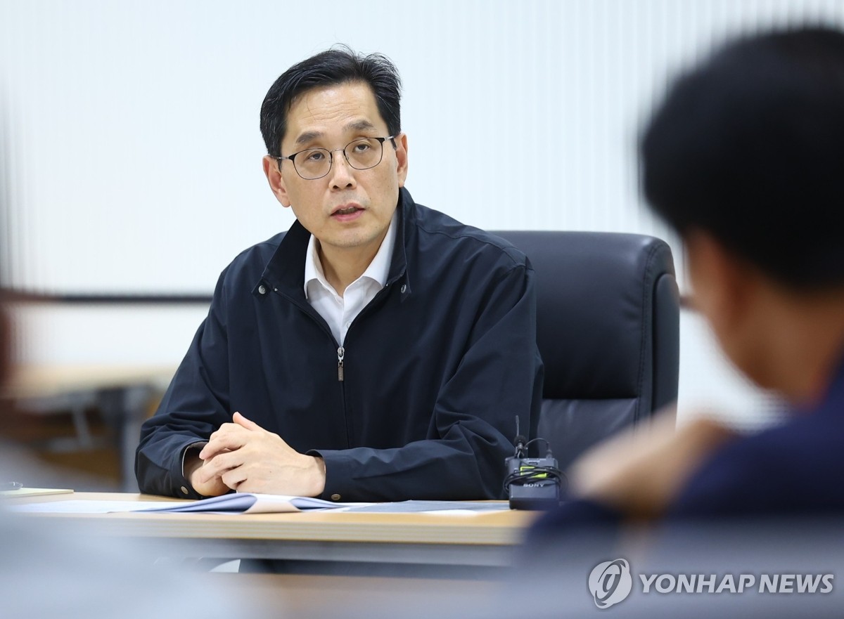 한훈 차관, 만인산농협 스마트 농산물산지유통센터 방문