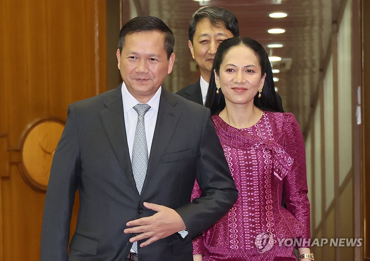 서울공항 도착한 훈 마넷 캄보디아 총리