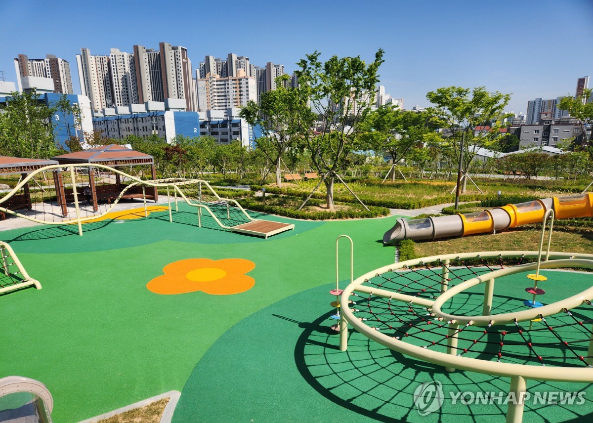 도심 한가운데 푸른 숲…익산 마동공원 7년 만에 시민 품으로