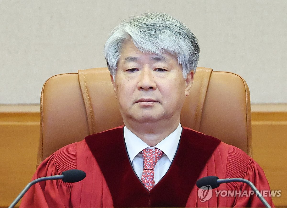 선고 시작 기다리는 이종석 헌법재판소장