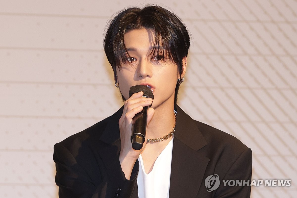 컴백 인사하는 우영