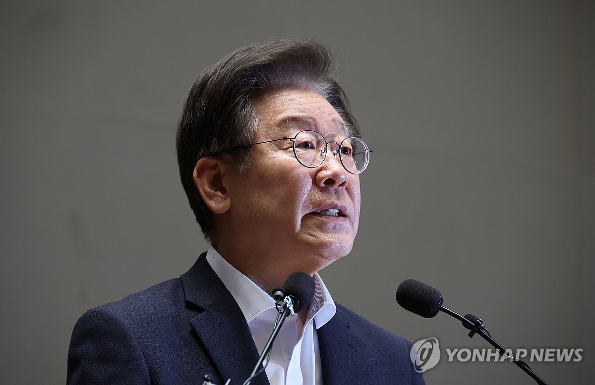 발언하는 이재명 대표