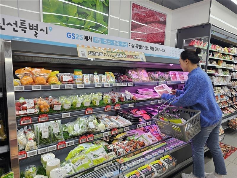 편의점, 편장족 겨냥…한우부터 꽈리고추까지 신선식품 강화