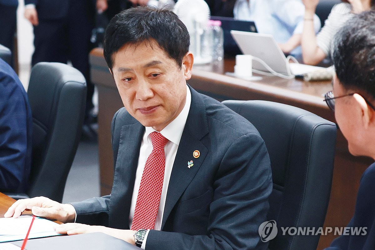 대화 나누는 김주현 금융위원장