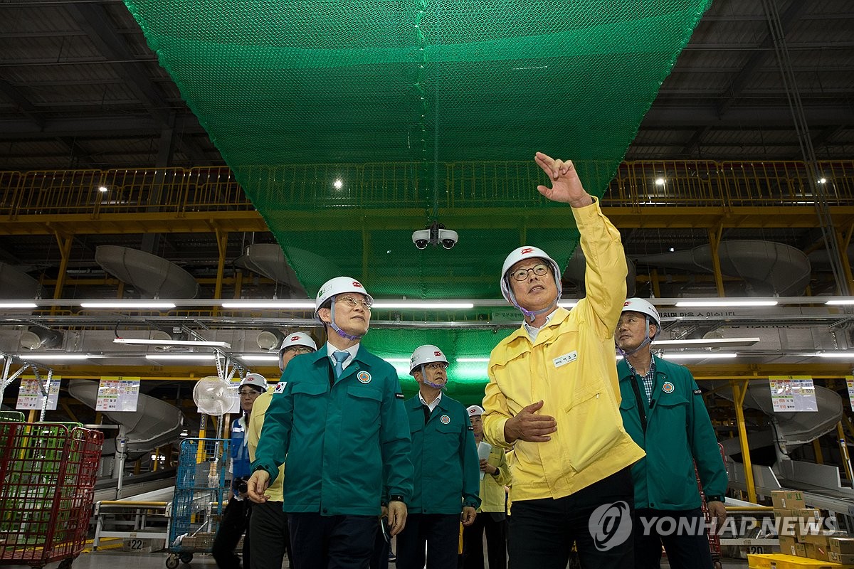 이종호 장관, 중부권광역우편물류센터 현장 점검