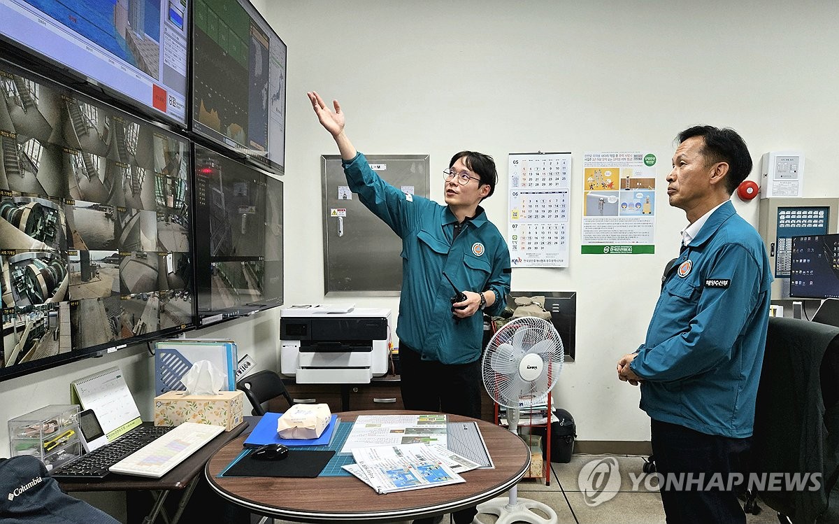 송명달 차관, 삼척항 지진해일 안전타워 점검