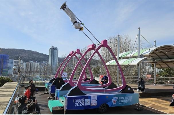 부산 용두산공원에 360도 회전하는 하늘그네 설치