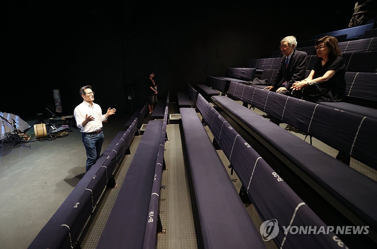 학전 공연장 재단장한 아르코꿈밭극장