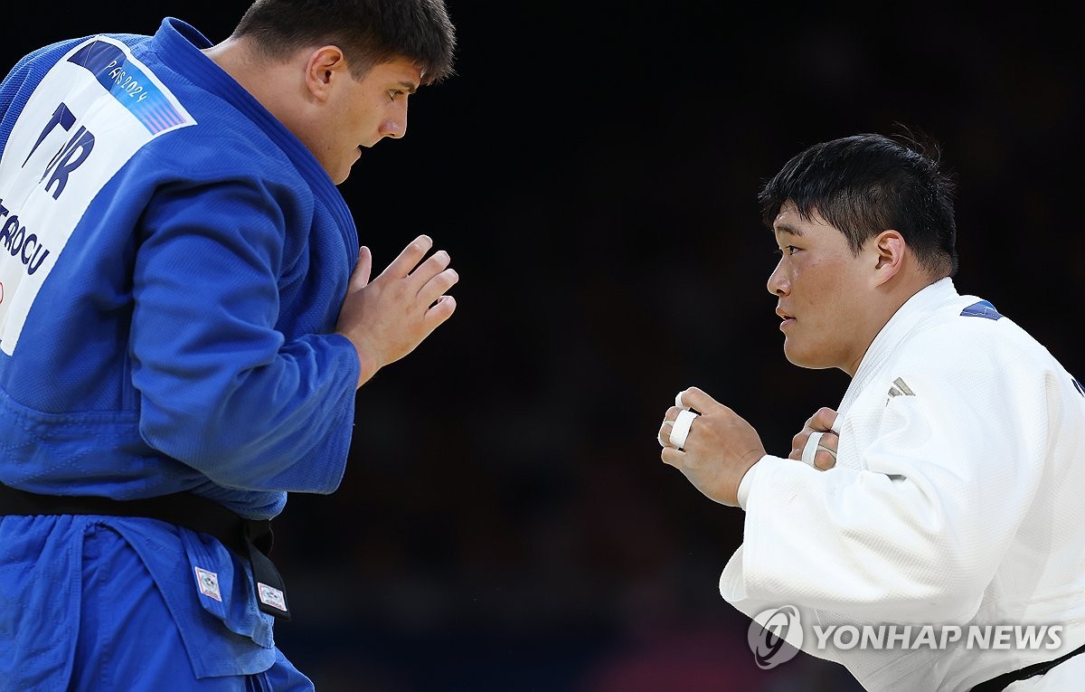 거구와 더 큰 거구의 대결