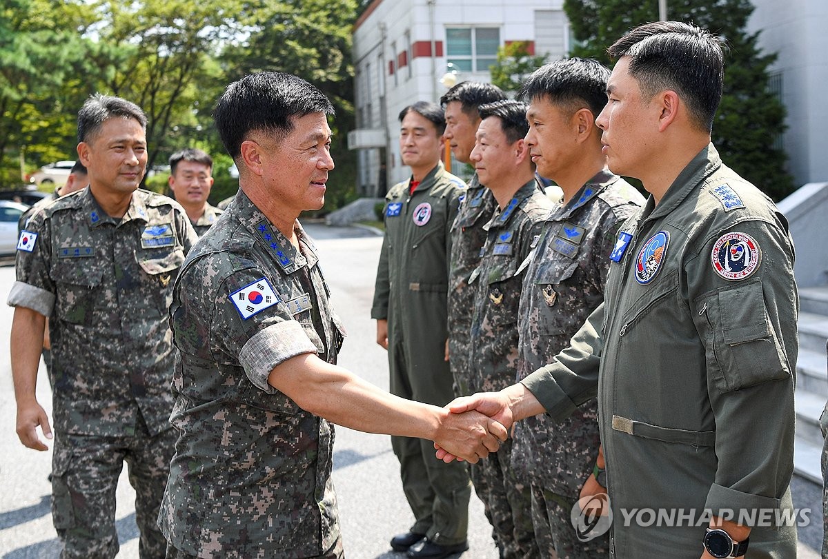 이영수 공군참모총장, 제19전투비행단 주요 지휘관 참모 격려
