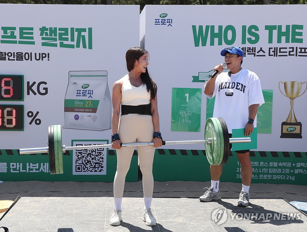 강릉 강문해변에 뜬 운동 인플루언서